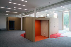 Rez-de-chaussée de l'aile Sud : espaces de travail en groupe