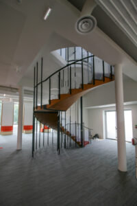 Rez-de-chaussée de l'aile Sud : escalier (septembre 2020)
